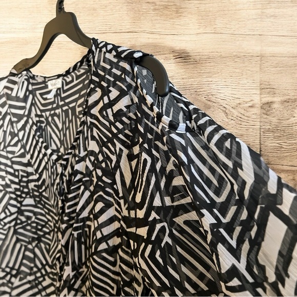 Dressbarn Blouse Top Black White Semi Sheer Cold Shoulder Plus Sz 2X - Picture 3 of 9